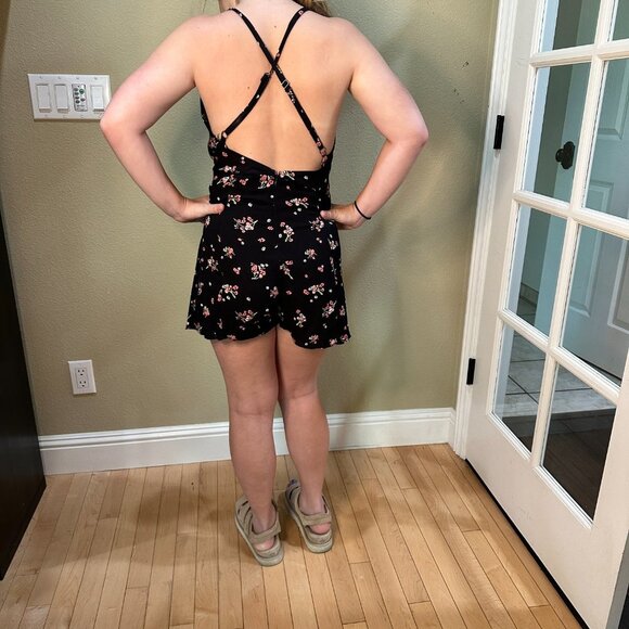 FREE PEOPLE Wrap Front Short Shorts Floral Romper Onesie - Size 2 - Picture 9 of 10